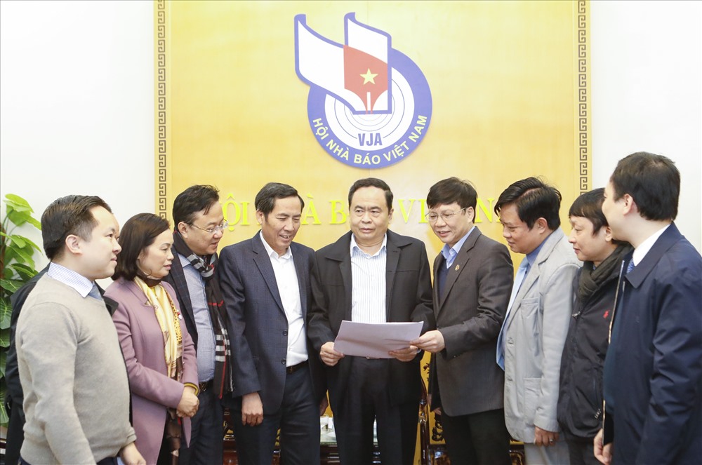 Hội đồng chung khảo Giải báo chí toàn quốc “Báo chí với công tác đấu tranh, phòng chống tham nhũng, lãng phí”. Ảnh: PV