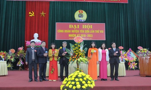 Qua ĐH LĐLĐ huyện Yên Sơn, BTV LĐLĐ tỉnh Tuyên Quang tổ chức rút kinh nghiệm để các CĐ cấp trên trực tiếp cơ sở làm tốt công tác chuẩn bị, tổ chức ĐH.