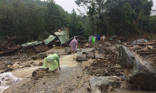 Sạt núi đã càn quét qua đây, mất dấu tích 10 căn nhà tại thôn 2, xã Trà Bui.