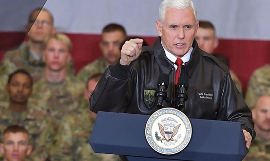 Phó Tổng thống Mỹ Mike Pence phát biểu trước quân nhân Mỹ Afghanistan ngày 21.12. Ảnh: AFP/Getty