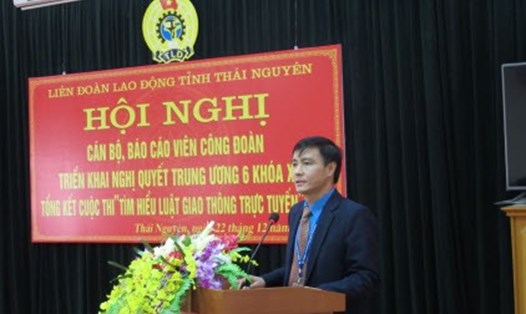 Chủ tịch LĐLĐ tỉnh Thái Nguyên Vũ Duy Hoàng phát biểu tại hội nghị.