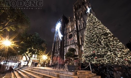 Nhà thờ lớn Hà Nội lung linh trước thềm Giáng sinh. Ảnh Cường Ngô