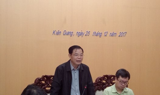 Bộ trưởng Nguyễn Xuân Cường chỉ đạo công tác ứng phó với bão số 16 tại Kiên Giang. Ảnh: TCPCTT