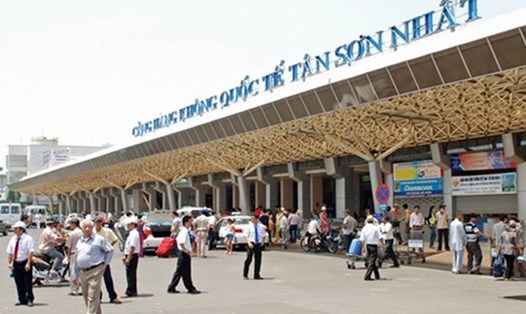 Sân bay Tân Sơn Nhất bị bọn chúng đặt 2 bom xăng. Ảnh: tansonnhatairport.