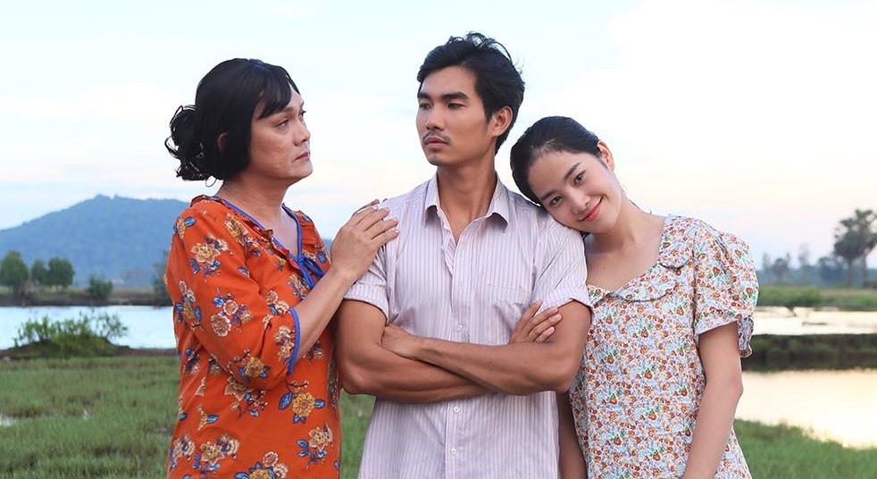 Trịnh Xuân Nhản đóng cùng NSƯT Hữu Châu và Nam Em trong "Lô tô". Ảnh: T.L