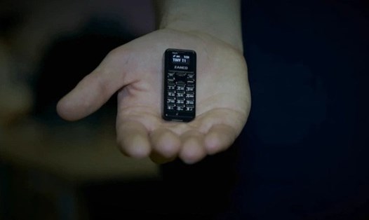 Chiếc điện thoại Zanco Tiny T1 chỉ có kích thước nằm gọn trong lòng bàn tay.