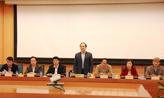 Phó chủ tịch TT HĐND TP Hà Nội thông tin về kỳ họp. Ảnh Cổng TTĐT Hà Nội