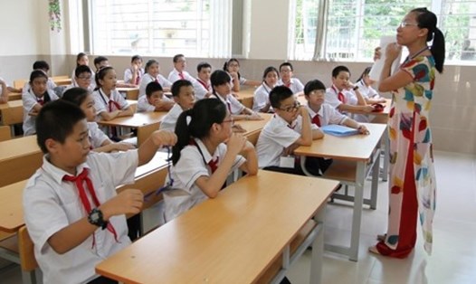 Năm 2018 sẽ ban hành Chương trình giáo dục phổ thông mới, tập trung biên soạn sách giáo khoa. Ảnh: Hải Nguyễn
