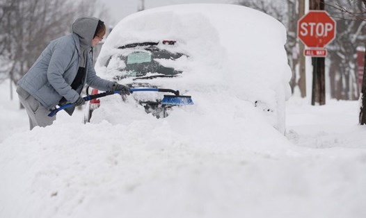 Nhiệt độ đóng băng và gió ướt lạnh tràn vào khiến thành phố Erie, Pennsylvania phải đón thêm một đợt tuyết rơi kỷ lục nữa. 