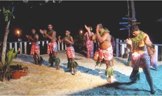Người dân Samoa trong điệu nhảy đón năm mới. Ảnh: Instagram