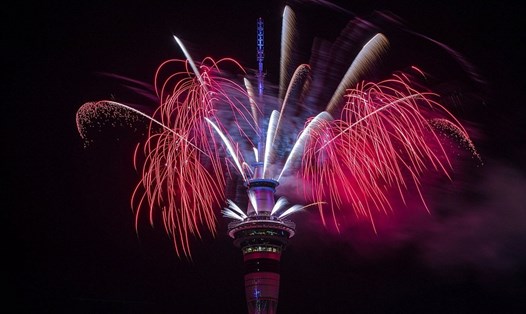 Pháo hoa rực sáng ở Auckland, New Zealand trong thời khắc giao thừa. Ảnh: Getty