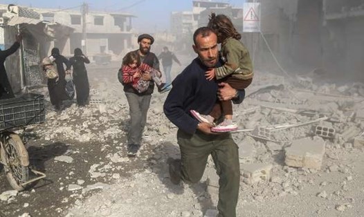 Ít nhất 25 dân thường thiệt mạng và hàng chục người bị thương trong các cuộc không kích ở đông Ghouta. Ảnh: AFP