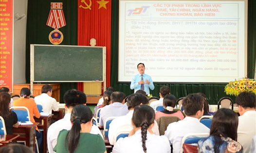 LĐLĐ tỉnh Đắk Lắk vừa tổ chức tập huấn về công tác khởi kiện và tham gia tố tụng dân sự