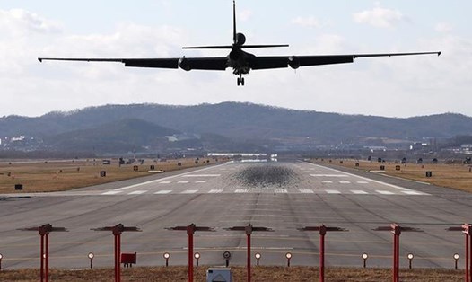 Máy bay do thám của Không quân Mỹ hạ cánh tại căn cứ không quân Osan ở Pyeongtaek, Hàn Quốc, ngày 4.12. Ảnh: Yonhap - News1
