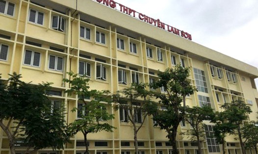 Trường THPT chuyên Lam Sơn nơi em Huy theo học.