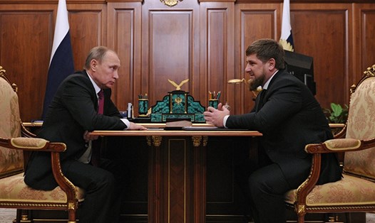 Tổng thống Nga Vladimir Putin và lãnh đạo Chechnya Ramzan Kadyrov. Ảnh: Sputnik