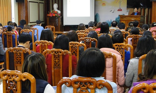 Hội nghị triển khai thu kinh phí CĐ qua ngân hàng của CĐ các KCN tỉnh Thái Bình. Ảnh: BM