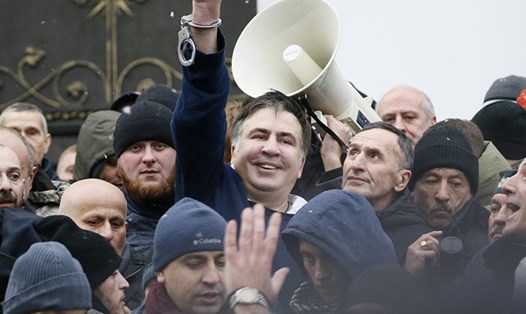 Cựu Tổng thống Gruzia Mikhail Saakashvili (giữa). Ảnh: Reuters