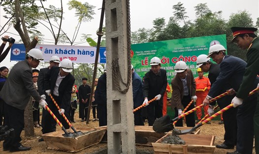 Lễ khởi công cấp điện cho các 6.000 hộ dân tại xã Phú Lương, Thái Nguyên.