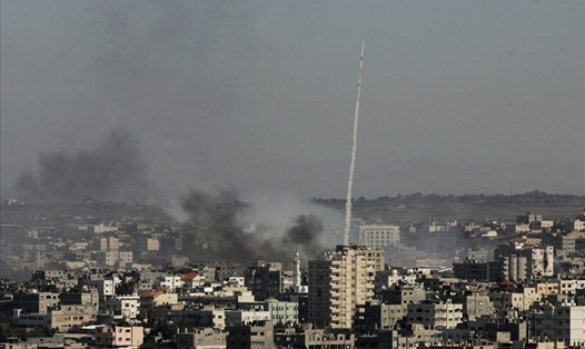 Hỏa lực ở Dải Gaza. Ảnh: AP