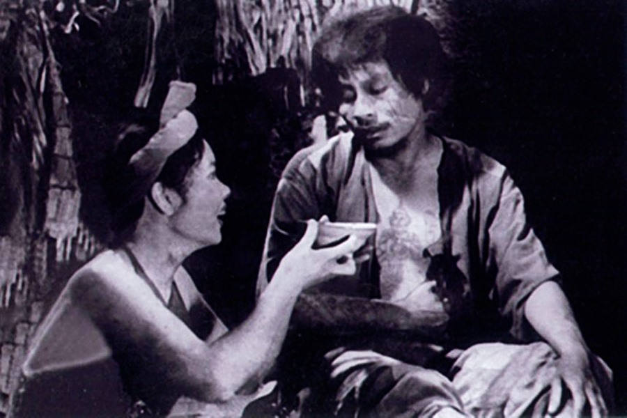 Cảnh phim “Làng Vũ Đại ngày ấy” của đạo diễn, NSND Phạm Văn Khoa dựa trên ba truyện của nhà văn Nam Cao “Sống mòn”, “Chí Phèo” và “Lão Hạc”.