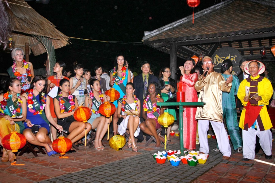 Bài chòi hấp dẫn vì nghệ thuật diễn xướng độc đáo và có tính tương tác cao Ảnh: THANH HẢI