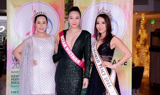 Dương Yến Ngọc nhận giải Mrs best catwalk. Ảnh: T.L