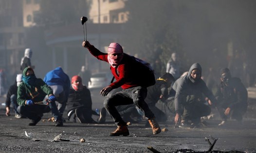 Người biểu tình Palestine trong "Ngày cuồng nộ". Ảnh: Reuters