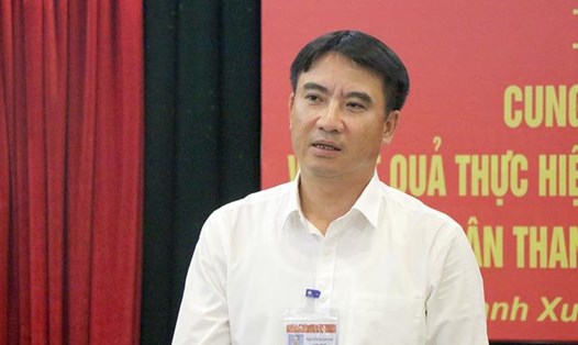 Chủ tịch UBND quận Thanh Xuân trong buổi họp báo. Ảnh: Dantri