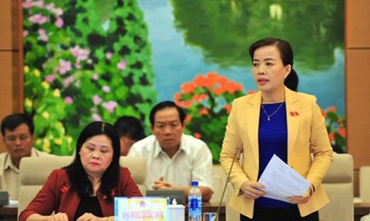 Đại biểu Nguyễn Thị Kim Thúy chất vấn Bộ trưởng Bộ Xây dựng. Ảnh: VGP