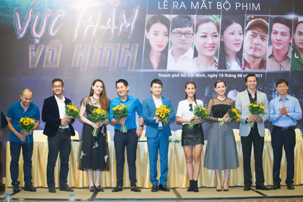Đoàn làm phim trong buổi ra mắt. Ảnh: T.Đ