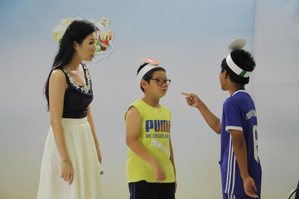 Các diễn viên nhí trên sân khấu. Ảnh: T.L