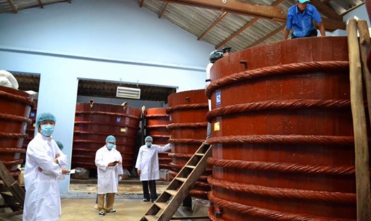 Nhà thùng - nơi ủ chượp, chế biến nước mắm Phú Quốc theo phương thức thủ công truyền thống.