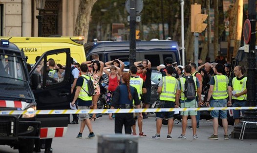 Ít nhất 14 người thiệt mạng và hơn 100 người khác bị thương sau 2 vụ tấn công liên tiếp ở Tây Ban Nha. Ảnh: AFP