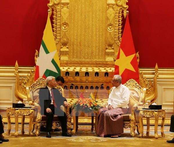 Tổng Bí thư Nguyễn Phú Trọng gặp thân mật Tổng thống Myanmar Htin Kyaw. Ảnh: TTXVN