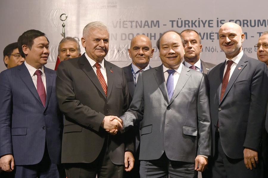 Thủ tướng Nguyễn Xuân Phúc và Thủ tướng Thổ Nhĩ Kỳ Binali Yildirim dự Diễn đàn Doanh nghiệp Việt Nam - Thổ Nhĩ Kỳ ngày 24.8. Ảnh: VGP