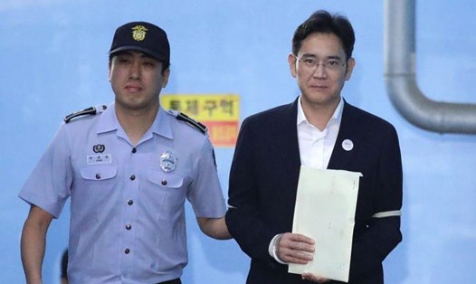 Phó Chủ tịch Samsung Electronics Lee Jae-yong bị kết án 5 năm tù. Ảnh: Bloomberg