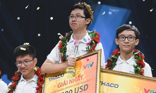 Phan Đăng Nhật Minh đăng quang Quán quân cuộc thi chung kết Đường lên đỉnh Olympia 2017. Ảnh: HUYÊN NGUYỄN