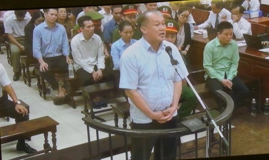 Bị cáo Phạm Công Danh trả lời HĐXX tại tòa ngày 29.8. Ảnh chụp qua màn hình. Ảnh Cao Nguyên