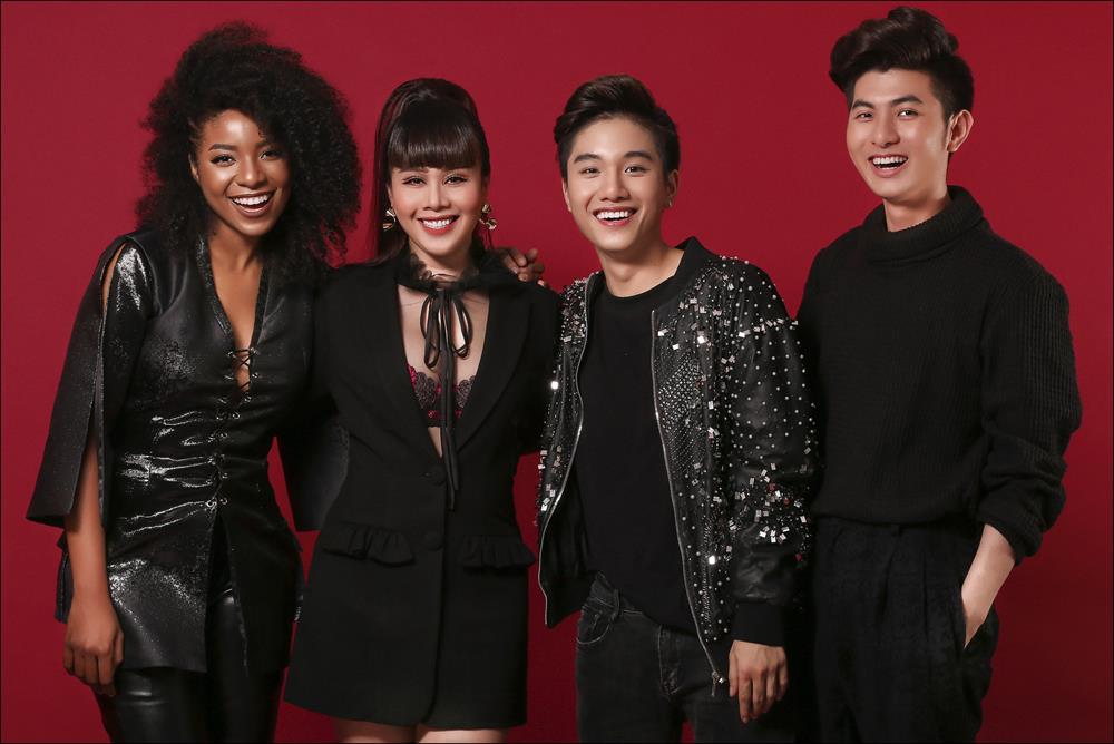 4 nhà thiết kế đưa lãnh Mỹ A lên sàn diễn. Ảnh: T.N