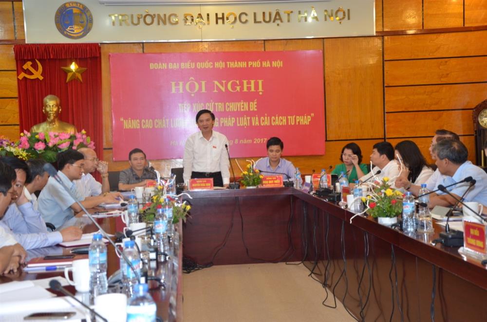 Ông Nguyễn Khắc Định, Uỷ viên Trung ương Đảng, Chủ nhiệm uỷ ban Pháp luật của Quốc hội phát biểu tại Hội nghị. Ảnh: Huyên Nguyễn