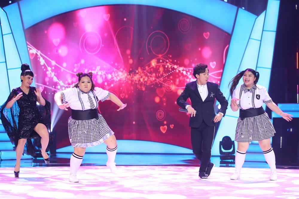 Việt Hương, Trấn Thành so tài cùng thí sinh Bước nhảy ngàn cân. Ảnh: T.L