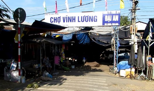 Chợ Vĩnh Lương đang bị ô nhiễm nghiêm trọng. Ảnh: Châu Tường