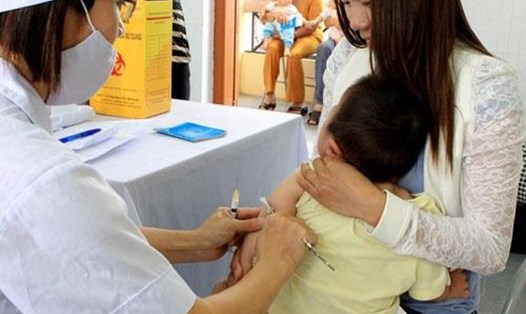 Tiêm vaccine đầy đủ để phòng các bệnh là cách hữu hiệu nhất hiện nay