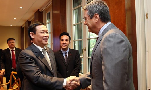Phó Thủ tướng Vương Đình Huệ và ông Roberto Azevedo - Tổng Giám đốc WTO. Ảnh: Thành Chung