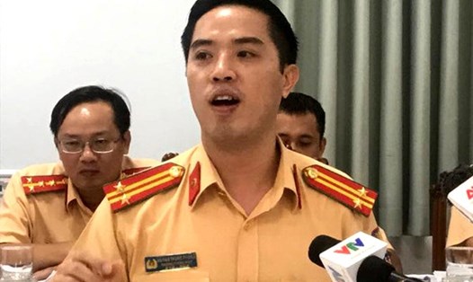 Trung tá Huỳnh Trung Phong chủ trì cuộc họp báo.