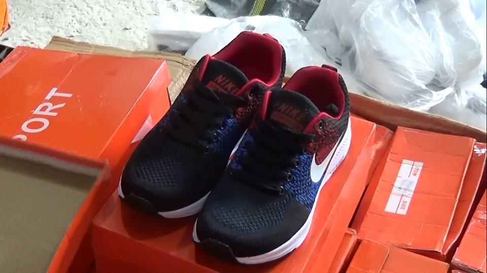 Hà Nội: Thu giữ hơn 2.600 đôi giày không rõ nguồn gốc.