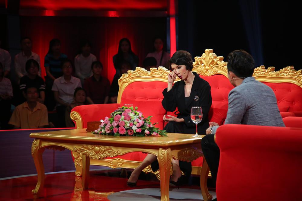 Xuân Lan  rơi nước mắt khi kể về đời mình. Ảnh: BTC