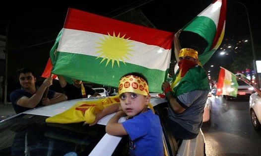 Người Kurd tại Iraq ăn mừng kết quả trưng cầu dân ý đòi độc lập. Ảnh: AFP