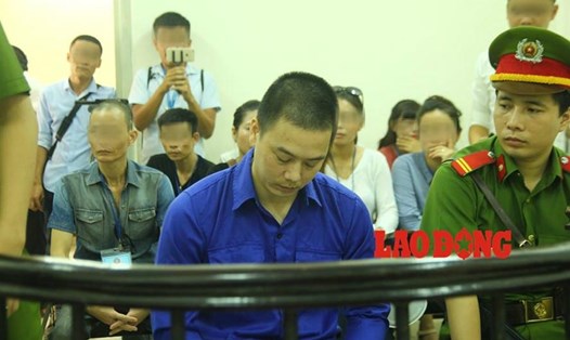 Cao Mạnh Hùng tại tòa án.